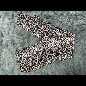 Onzie leggings, large. Like new, wore once.